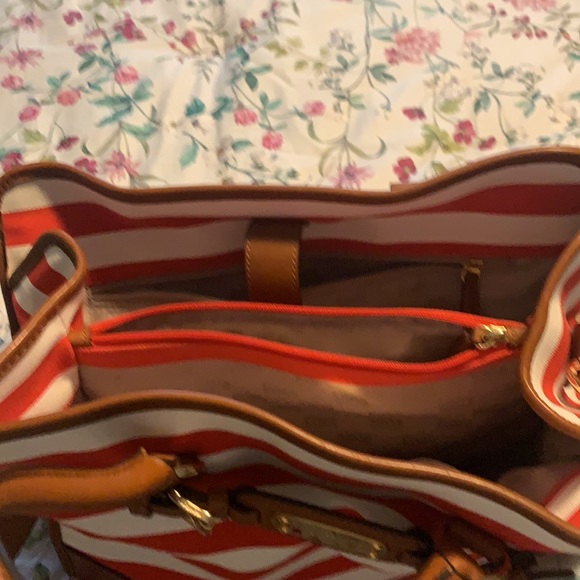 Michael Kors red and white tote.  Used just a handful of times.  Like new. - Picture 3 of 6